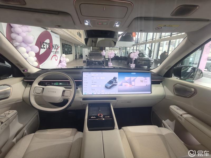 BMW智能座舱：以苛刻标准重塑出行体验引领人机交互新风尚