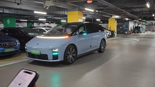 无需用手！抢先体验理想VLA：语音控制体验真的好吗？(图2)