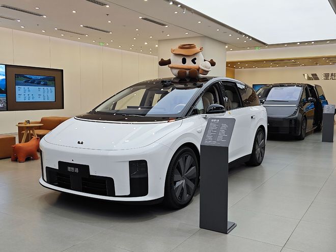 无需用手！抢先体验理想VLA：语音控制体验真的好吗？(图1)