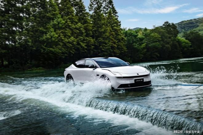 混动轿车市场“诚意之作”！领克10 EM-P如何打动你的“心”？(图1)