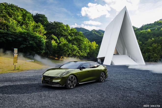 混动轿车市场“诚意之作”！领克10 EM-P如何打动你的“心”？(图2)