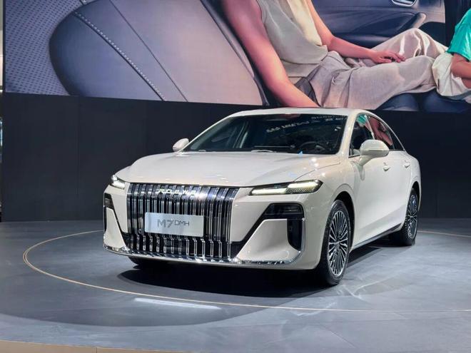 智能座舱的“终极答案”？荣威搭载豆包让所有车机一夜过时(图1)