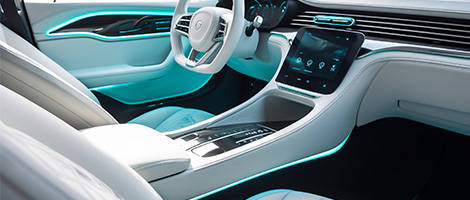 智能座舱显示技术争霸：Mini LED与OLED终极对决 重庆展成技术落地核心舞台(图1)