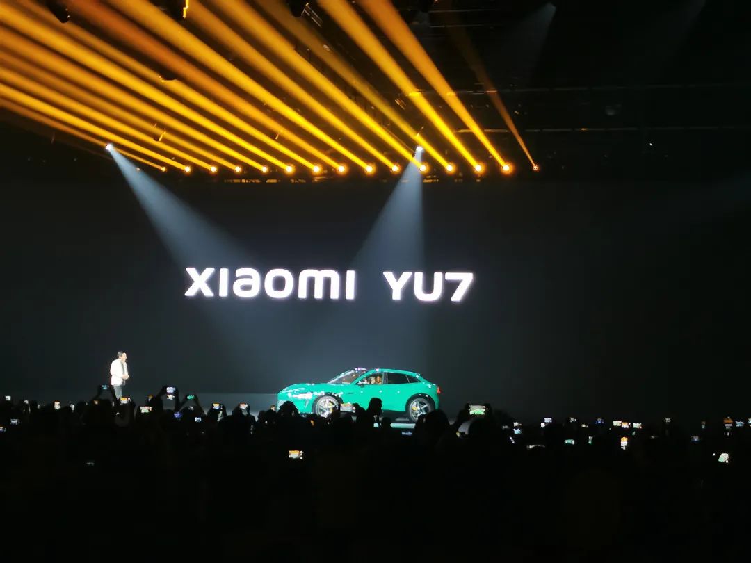 热搜！雷军称“小米YU7没有三十几万下不了台的”未过多介绍辅助驾驶！有“黄牛”称可代订代抢费最高12万元？公司回应：别信！(图4)