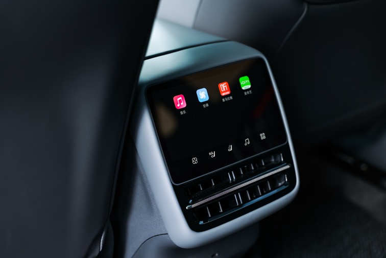 全球首款L3级算力AI汽车！小鹏G7正式亮相预售价2358万(图11)