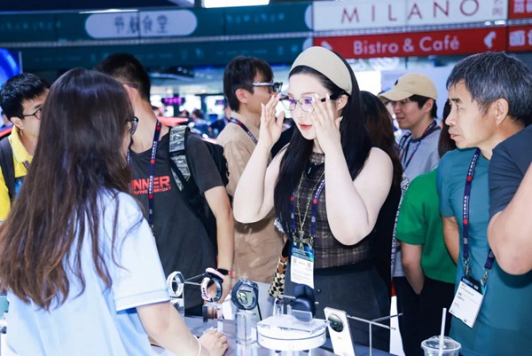 AI+时代出行新范式 重庆移动携手深蓝汽车亮相MWC上海(图3)