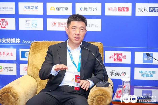 对话阿里云李强：阿里云服务要做算力时代的“水电煤”｜直击百人会2025(图1)