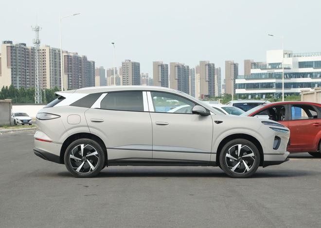 智能座舱+高阶智驾！比亚迪全新纯电中型SUV即将上市续航605Km(图3)