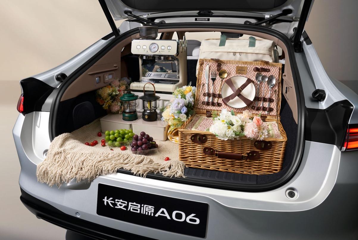 聚焦家庭出行痛点长安启源A06首秀有何看点？(图9)
