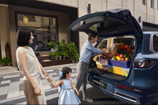 AI体系造AI汽车！限时1738万起吉利银河M9上市开启出行新时代(图5)