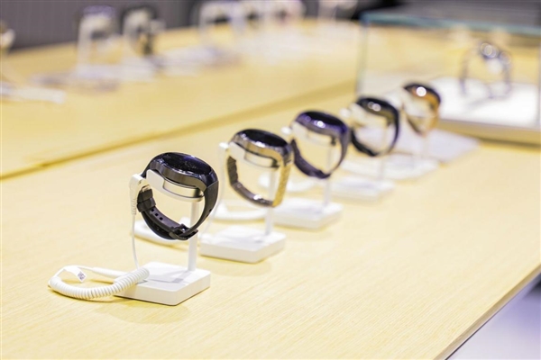 从口袋PC到智能座舱：华为新品矩阵亮相2025中国移动全球合作伙伴大会 解码智慧生活(图3)