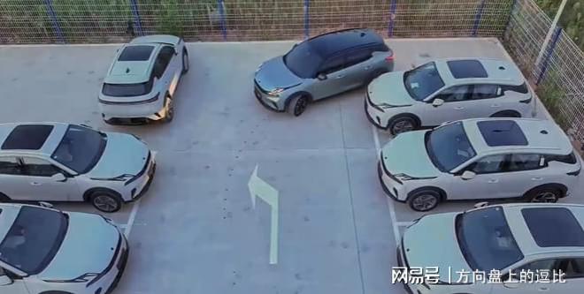 告别停车手忙脚乱领克06 Relive让泊车变轻松(图4)