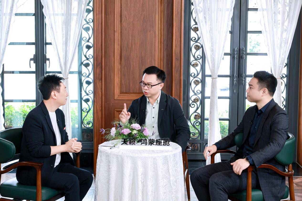 东风日产牵手华为乾崑天籁·鸿蒙座舱开启燃油车智能新赛道(图2)