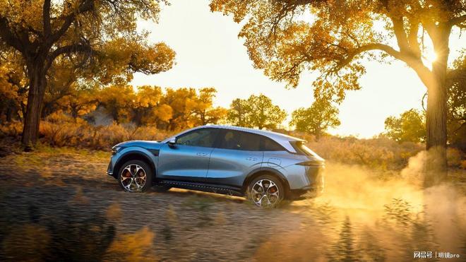 新极氪7X售价2198万起全系标配千里浩瀚H7高阶智驾(图3)