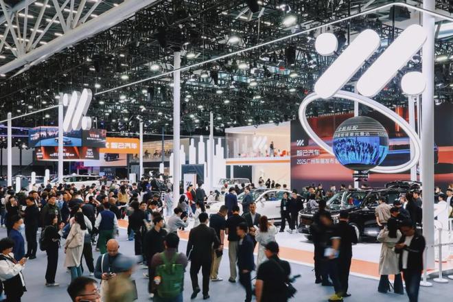 智己的双面人生：LS9见天地；LS6见自己(图1)