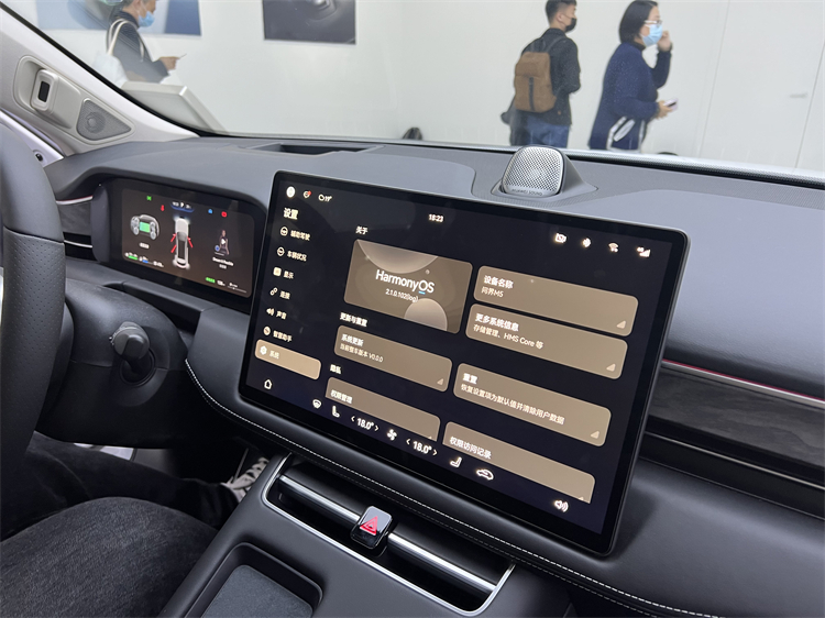 QNX携手芯驰科技以新一代X10芯片赋能座舱未来