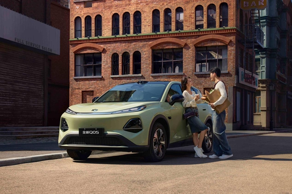 长安启源全新Q05开启超级购车季 仅749万起、10万内配激光雷达纯电SUV(图2)