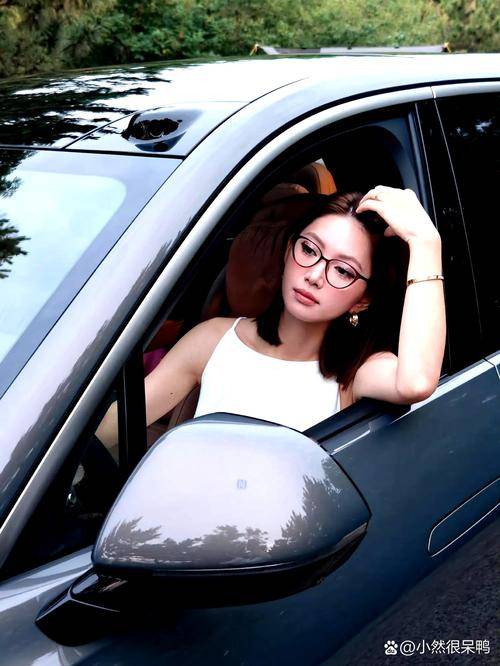 问界 M7：智能座舱搭配增程空间宽敞家用智能 SUV(图1)