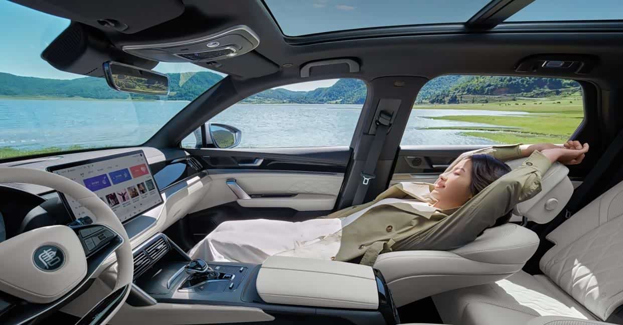 华为余承东携手广汽：共建智能汽车鸿蒙生态