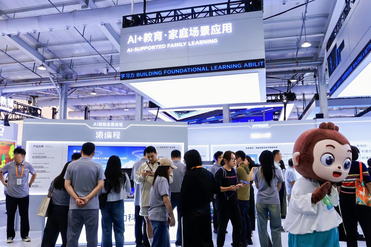 猿编程携星瀚智能套装亮相2025服贸会引领AI教育新潮流(图1)