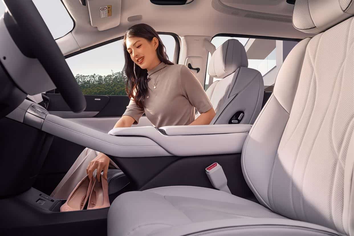 岚图汽车2025 年毛利率超20%！港股上市获原则性同意