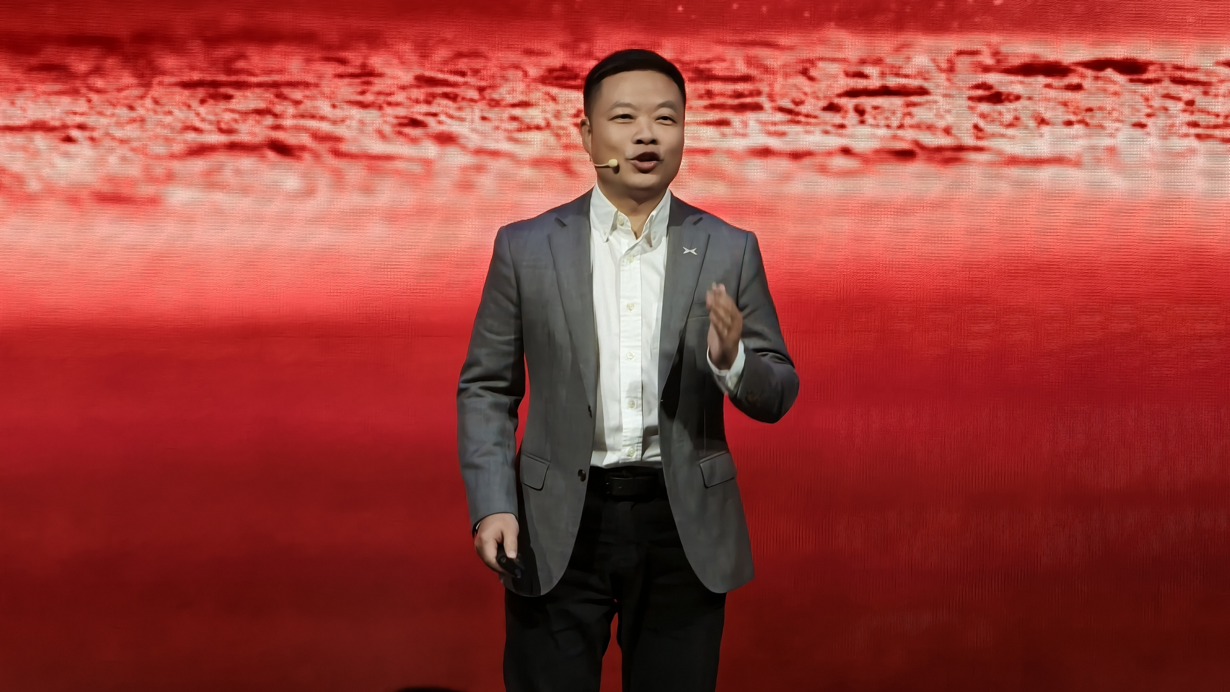 从“缝合怪”到“物理AI”：何小鹏豪赌L4但隐忧何解？(图1)