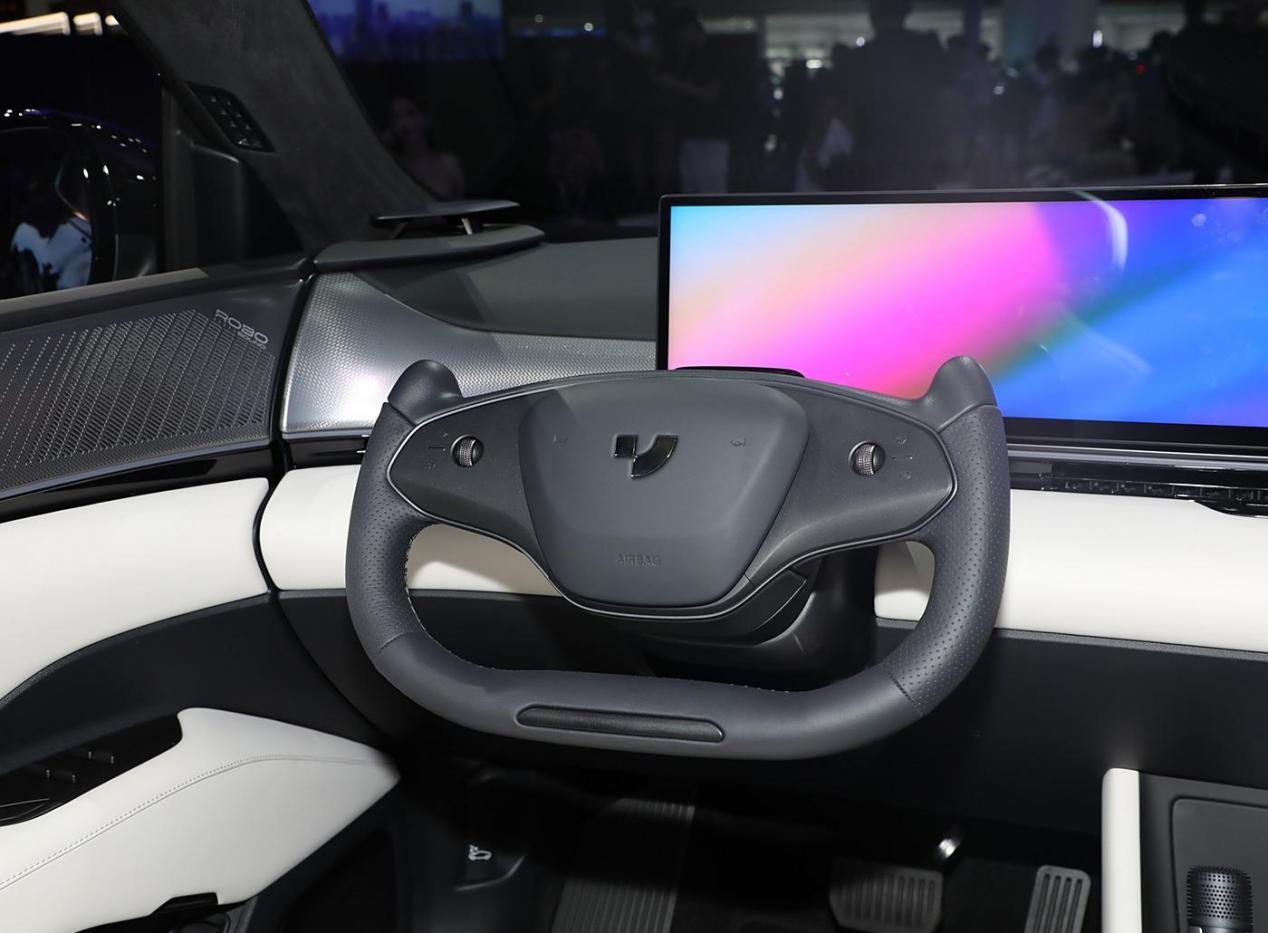 《热搜大词典》（章继刚著）：消费热词呈现经济发展的火热动力