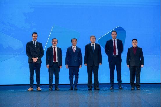 FREELANDER神行者全球首秀5年6款新车剑指全球豪华新能源市场(图2)