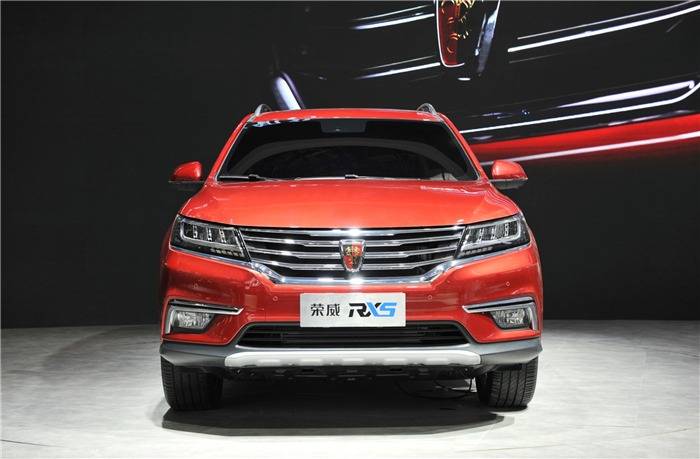 20年为家跨越荣威发布全球首个AI原生汽车序列“家越”(图1)