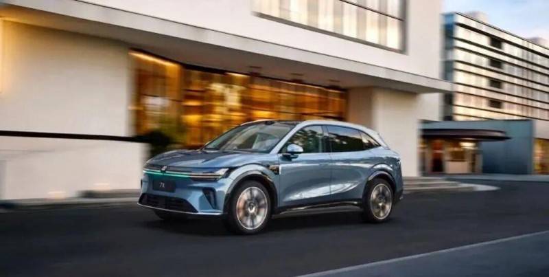 极氪7X：从自动泊车到宽敞空间打造通勤出行的完整解决方案(图1)