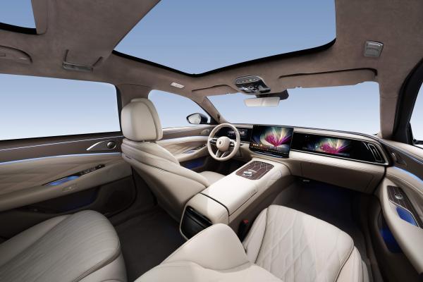 提质焕新启新程 红旗品牌全场景产品+全链技术闪耀2026北京车展(图3)