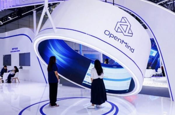 提质焕新启新程 红旗品牌全场景产品+全链技术闪耀2026北京车展(图10)