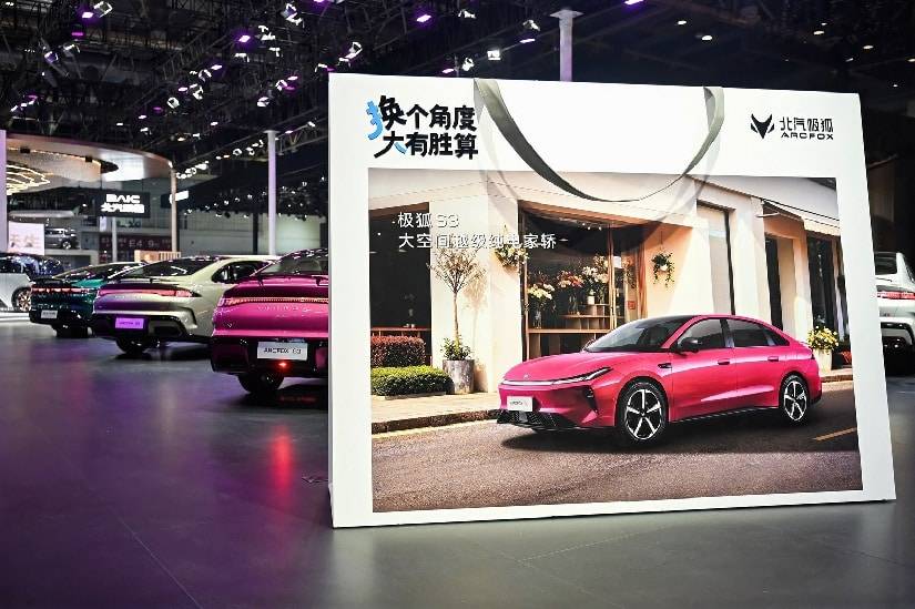 别再为停车满头大汗了极狐S3把记忆泊车带进寻常百姓家(图1)